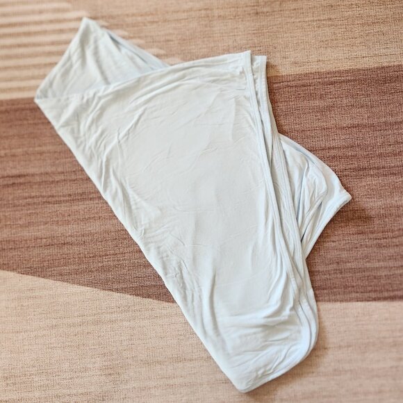 Kate Quinn bamboo swaddle blanket - Picture 1 of 3